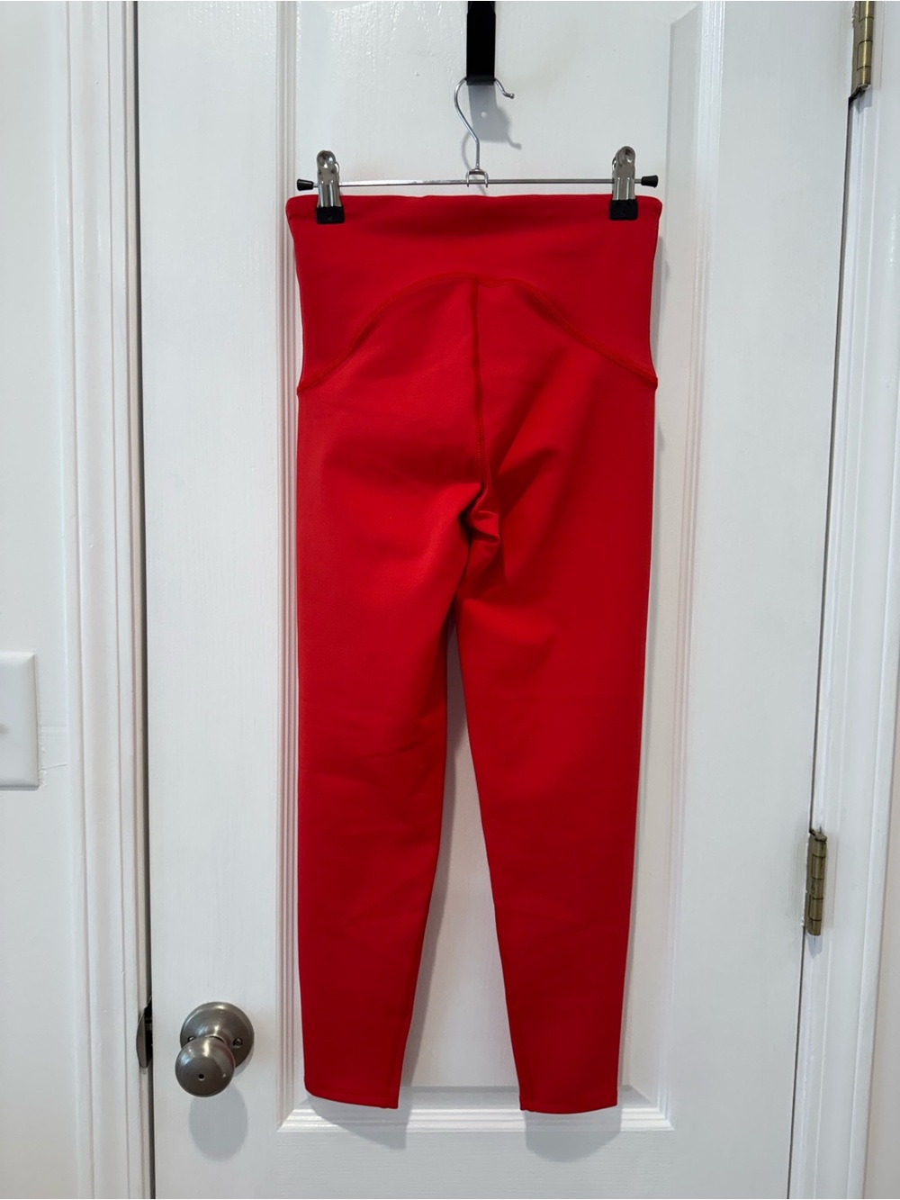 SPANXshape Booty Boost 7/8 Leggings with StayCool Tech - Picture 3 of 5